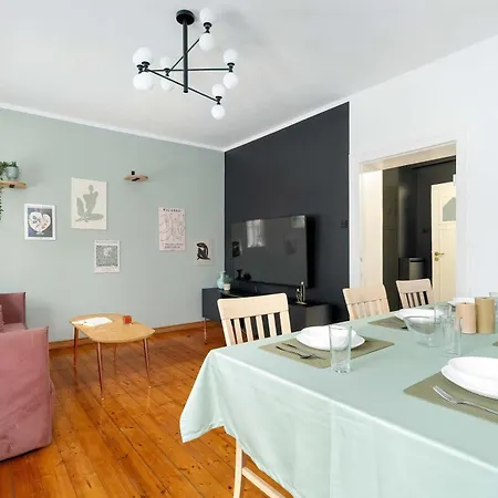 Family With A Remote Work Space In By Renters Apartman Poznań